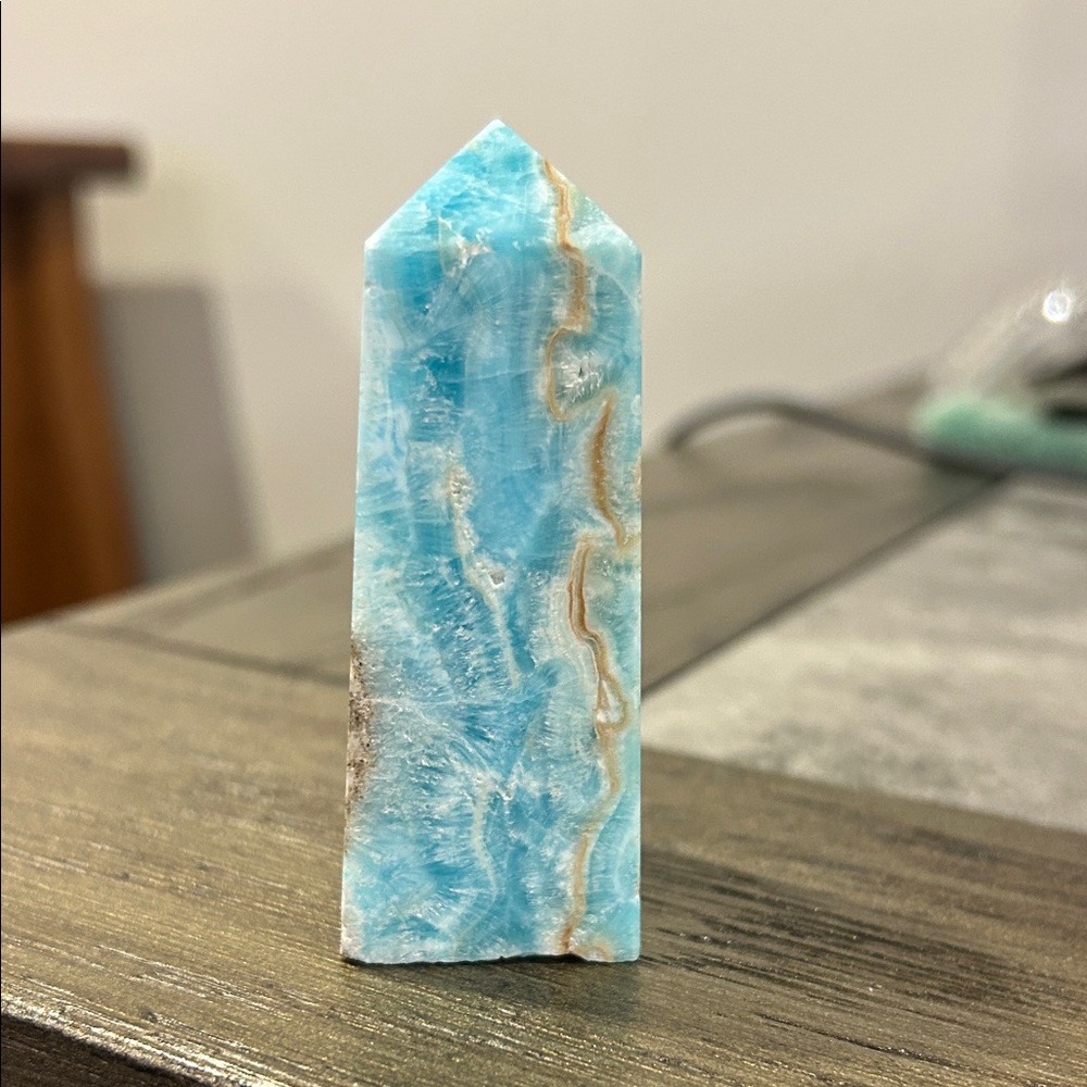Caribbean calcite / Blue Aragonite crystal Obelisk - resembles the ocean - Picture 8 of 9